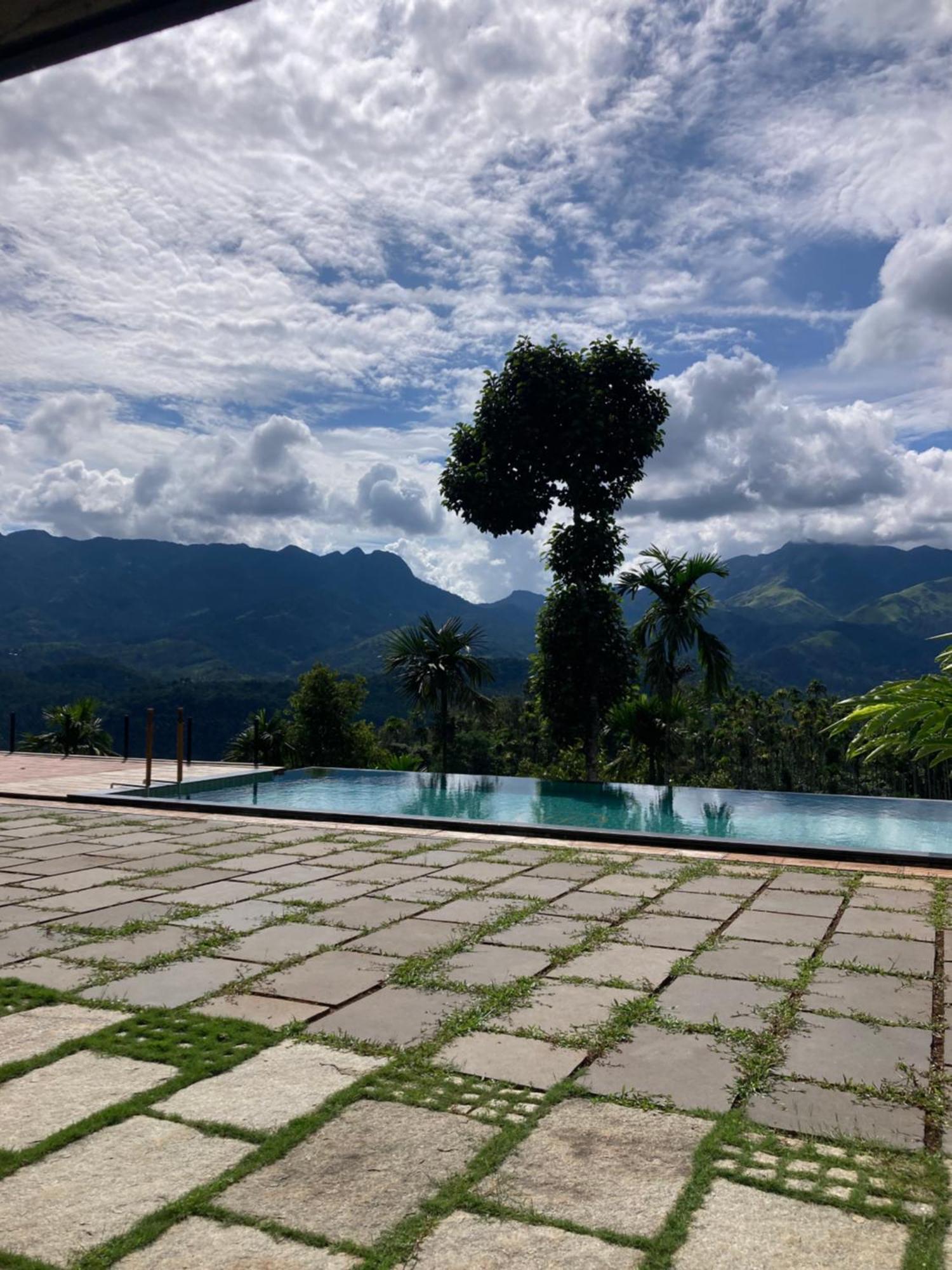 Homestay Namaha Meppādi Esterno foto